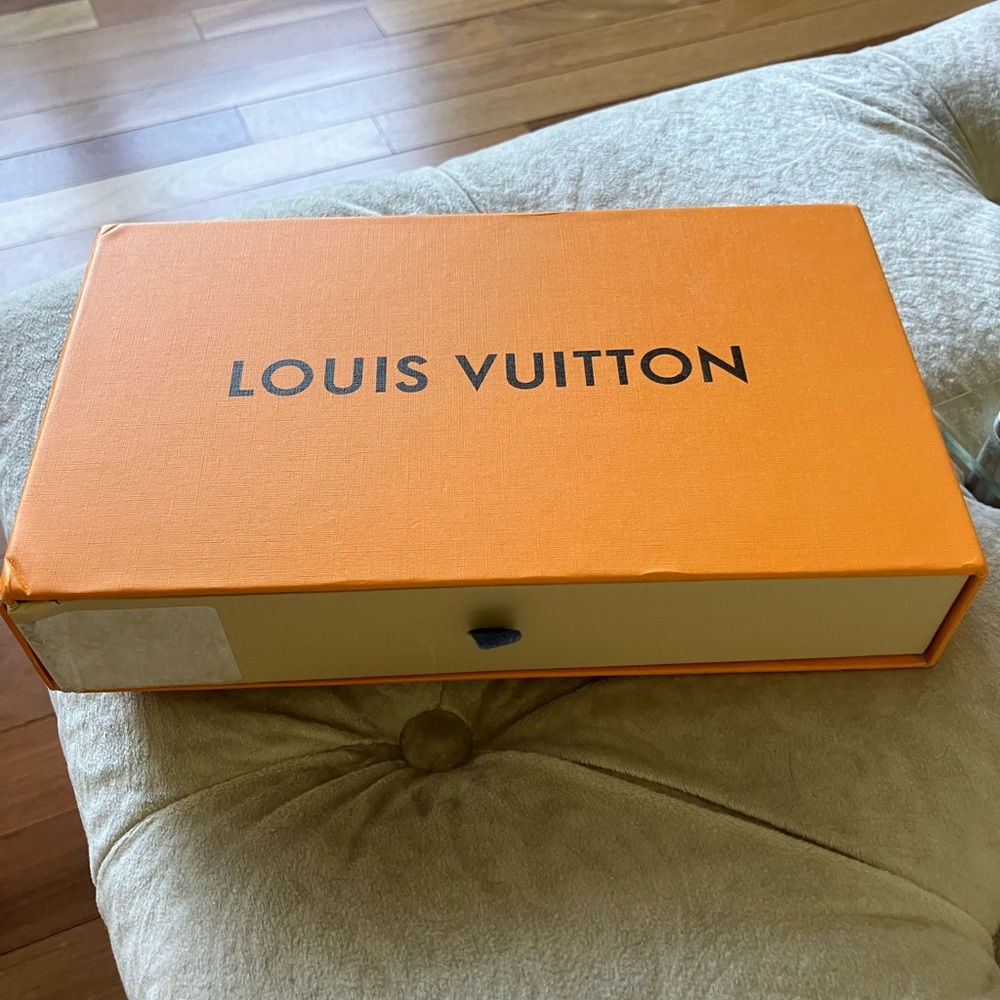 Empty Louis Vuitton Box Dust Bag, pamphlet. See pic for slight wear on corners